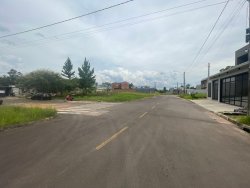 Terreno de esquina com 327m² no Loteamento Chácara Hamburguesa  
