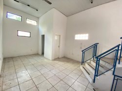 Sala comercial de esquina com 195m² para locação no bairro Vila Rosa 