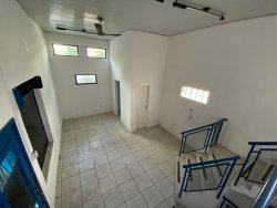 Sala comercial de esquina com 195m² para locação no bairro Vila Rosa 