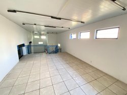 Sala comercial de esquina com 195m² para locação no bairro Vila Rosa 