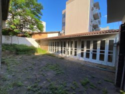 Sala comercial de esquina com 195m² para locação no bairro Vila Rosa 