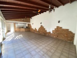 Sala comercial de esquina com 195m² para locação no bairro Vila Rosa 
