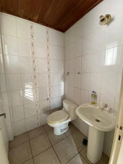 Sala comercial de esquina com 195m² para locação no bairro Vila Rosa 