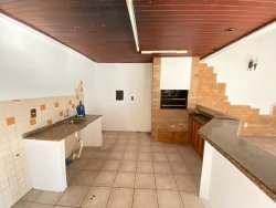 Sala comercial de esquina com 195m² para locação no bairro Vila Rosa 
