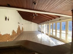 Sala comercial de esquina com 195m² para locação no bairro Vila Rosa 