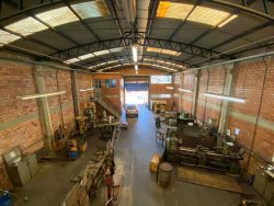 Pavilhão Industrial com 360m² na Feitoria 