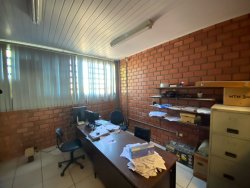 Pavilhão Industrial com 360m² na Feitoria 