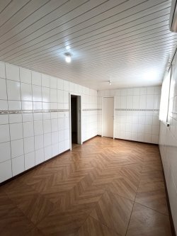Casa para locação com 04 dormitórios, sendo 01 suíte na Feitoria 