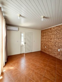 Casa para locação com 04 dormitórios, sendo 01 suíte na Feitoria 