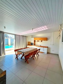 Casa para locação com 04 dormitórios, sendo 01 suíte na Feitoria 