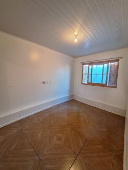 Casa para locação com 04 dormitórios, sendo 01 suíte na Feitoria 