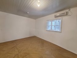 Casa para locação com 04 dormitórios, sendo 01 suíte na Feitoria 