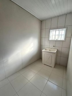 Casa para locação com 04 dormitórios, sendo 01 suíte na Feitoria 
