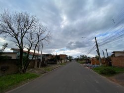 Casa para locação com 04 dormitórios, sendo 01 suíte na Feitoria 