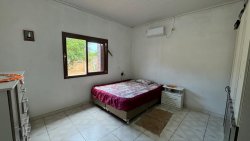 Casa com 03 dormitórios no bairro Lomba Grande 