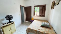 Casa com 03 dormitórios no bairro Lomba Grande 