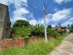 Terreno de 429m² com construção no bairro Jardim Mauá 