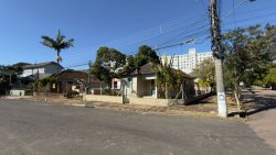 Terreno de esquina com 693m² no bairro São Jorge 