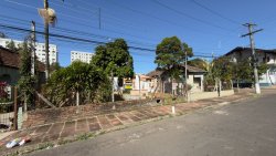 Terreno de esquina com 693m² no bairro São Jorge 