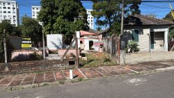 Terreno de esquina com 693m² no bairro São Jorge 