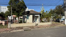 Terreno de esquina com 693m² no bairro São Jorge 