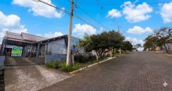 Terreno com 02 casas amplas no bairro Encosta do Sol 
