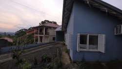 Terreno com 02 casas amplas no bairro Encosta do Sol 