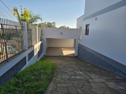 Casa de esquina com 03 dormitórios no bairro Encosta do Sol 