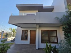 Casa de esquina com 03 dormitórios no bairro Encosta do Sol 