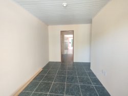 Casa com 03 dormitórios no bairro Canudos 