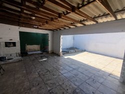 Casa com 03 dormitórios no bairro Canudos 