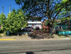 Casa com 03 dormitórios no bairro Canudos 