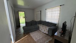 Casa com 02 dormitórios no bairro Lomba Grande 