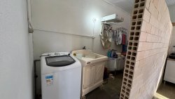 Casa com 02 dormitórios no bairro Lomba Grande 