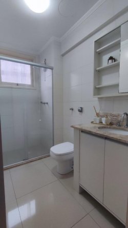 Apartamento com 03 dormitórios no Edifício Colônia 