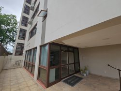 Apartamento com 03 dormitórios no Edifício Colônia 