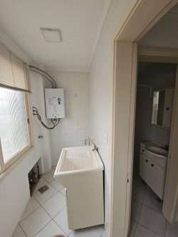 Apartamento com 03 dormitórios no Edifício Colônia 