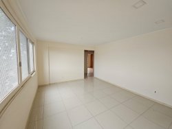 Apartamento com 03 dormitórios no Edifício Colônia 