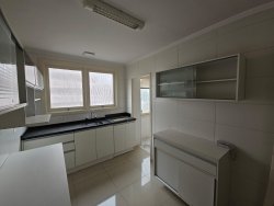 Apartamento com 03 dormitórios no Edifício Colônia 