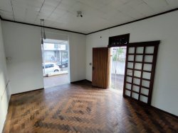 Casa com 03 dormitórios no bairro Rio Branco  