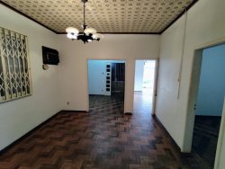 Casa com 03 dormitórios no bairro Rio Branco  