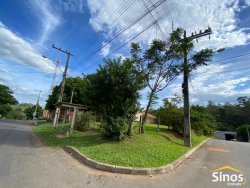 Terreno de esquina com 429m² para locação no bairro Lomba Grande 