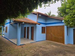 Casa com 03 dormitórios no bairro Lomba Grande 