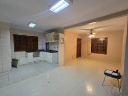 Casa com 03 dormitórios no bairro Lomba Grande 