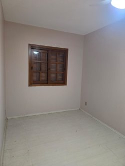 Casa com 03 dormitórios no bairro Lomba Grande 