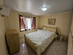 Casa com 06 dormitórios no bairro Rio Branco 