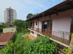 Casa com 06 dormitórios no bairro Rio Branco 