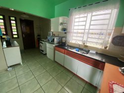 Casa com 06 dormitórios no bairro Rio Branco 