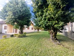 Casa com terreno de 940m² no bairro Canudos 