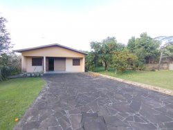 Casa com terreno de 940m² no bairro Canudos 